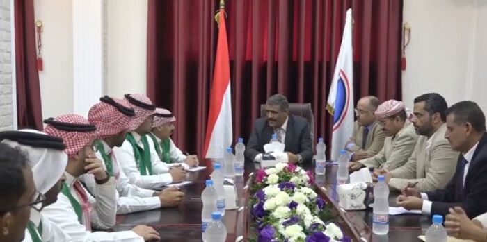 المخا.. باجبيل يلتقي رئيس برنامج إعادة الإعمار السعودي