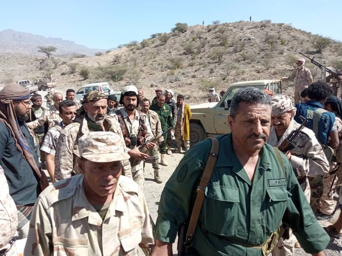 لجنة الرقابة والتفتيش بوزارة الدفاع تدشن عملها  في محور الضالع باللواء 30 مدرع وتشيد بتضحياته