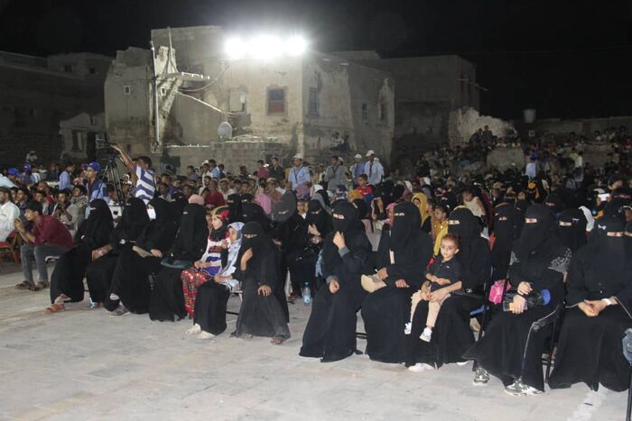 ‏المخا..حضور جماهيري كبير وابراز مكانة الشهيد في اليوم الرابع للمسابقة الرمضانية "صور"