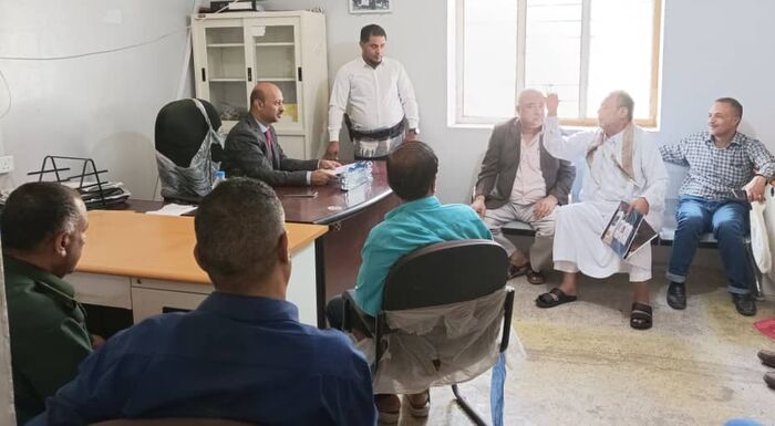 تعز.. إجتماع برئاسة مدير عام "القاهرة" يناقش آليات تنمية وتحصيل الإيرادات وتنفيذ حملة لإزالة العشوائيات