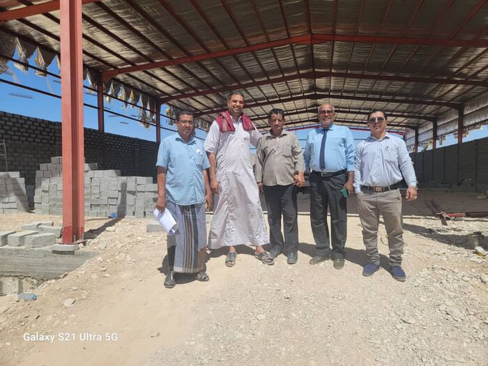 مدير عام الادارية الهندسية بوزارة الصحة يطلع على مكونات وخرائط مشروع مستشفى المدينة الخيري بسيئون