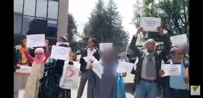 لاجئون يمنيون في إثيوبيا ينظمون وقفة احتجاجية أمام مقر UNHCR احتجاجًا على تدهور أوضاعهم الإنسانية