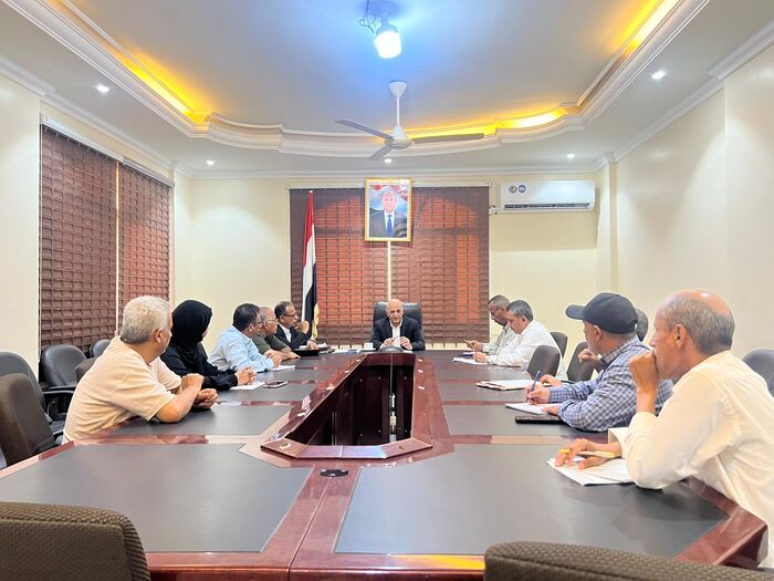 الوزير الشرجبي يناقش مع قيادة هيئة حماية البيئة تعزيز الأداء ومواجهة التحديات البيئية