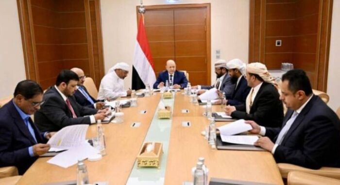مصدر في مكتب طارق صالح.. الحكومة تبدأ إجراءات ترتيب رفع العقوبات عن الزعيم الشهيد "صالح" ونجله