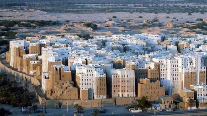 19 برلمانيا يتخلف عن حضور جلسة البرلمان في #سيئون يوم غد.. الأسماء