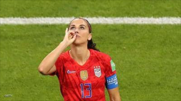 لاعبة المنتخب الأميركي تثير جدلا واسعا على طريقة إحتفالها