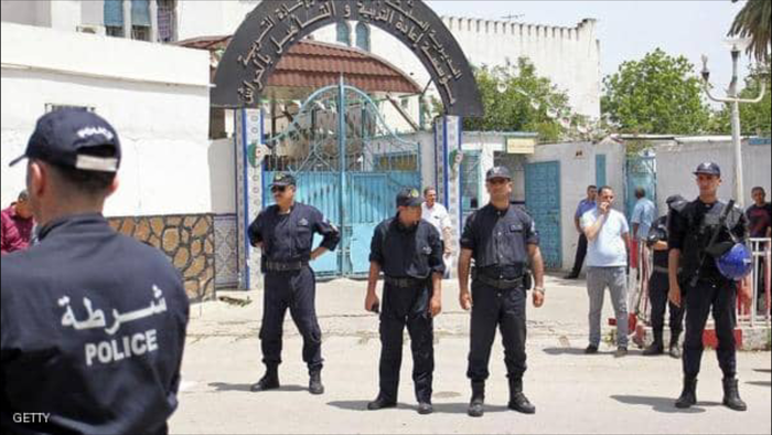 الجزائر | النيابة العامة تطالب بسجن ثلاثة وزراء مع غرامة مالية