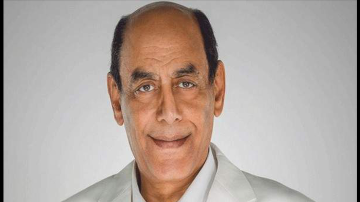 بعد أنباء وفاته.. #أحمد_بدير يظهر مخاطبا لطفي: "أنا مبلعبش أدوارك.. كده عيب"