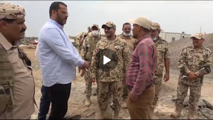 ‏العميد طارق صالح يتفقد تجهيز مدرسة الشهيد الزوكا وتشييد المستشفى الإماراتي بالمخا