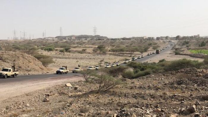 تعزيزات حوثية كبيرة تضم عربات ودبابات وأفراداً إلى الضالع