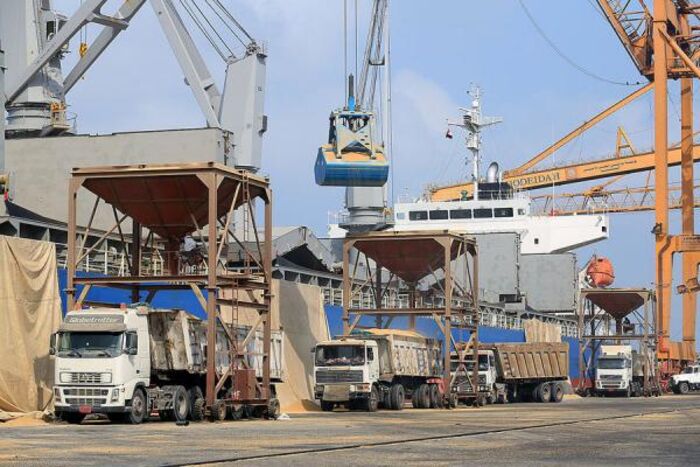 "تغريدة" السفير البريطاني لدى اليمن تستفز اليمنيين.. وموجة غضب تندلع