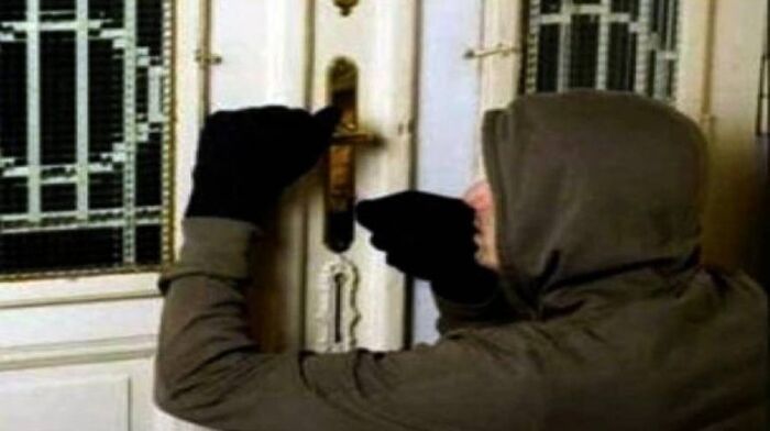 بتهمة سرقة محال تجارية.. القبض على 3 مقيمين يمنيين بنجران
