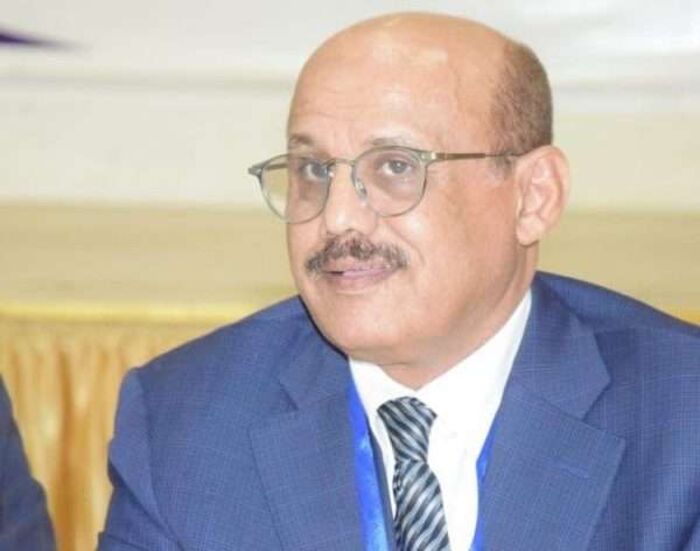 محافظ البنك المركزي اليمني يتحدث عن حساباته في مواقع التواصل