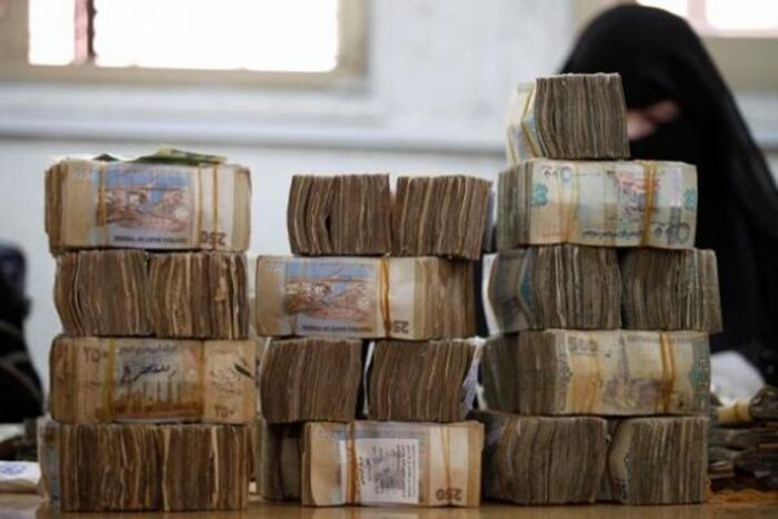 قرارات حوثية تستهدف شركات الصرافة تمهيداً لإدخال كمية من النقد المطبوع في الخارج