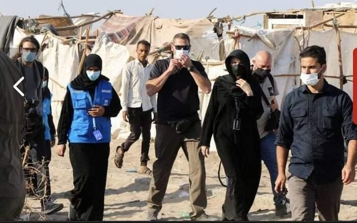 الجميلة #انجلينا تحسّن وجه الأمم المتحدة القبيح..  تقرير يكشف ما وراء زيارة "جولي" إلى #اليمن
