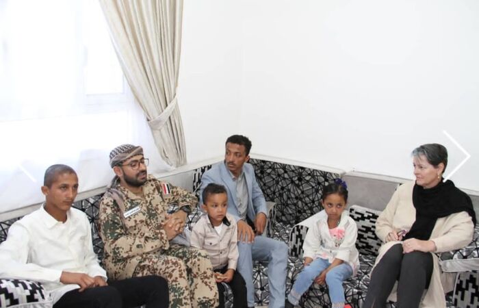 فيديو| اتساقًا مع الموقف الثابت للعميد طارق صالح قبل تفعيل قنوات التواصل.. "أونمها" تُقدم واجب العزاء لعائلة ضابط الارتباط "الصُّليحي"