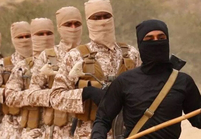 على خطى داعش.. مليشيات الحوثي تطبق على الأطفال والشباب عقوبة "حلق الرأس"