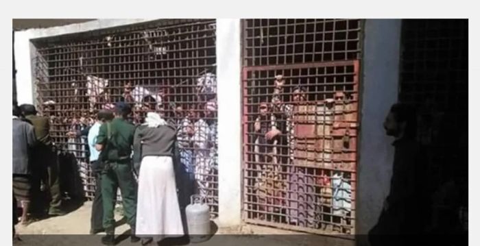 تجريف وتطويع.. مليشيا الحوثي تجبر سجناءها على المشاركة بفعاليات طائفية
