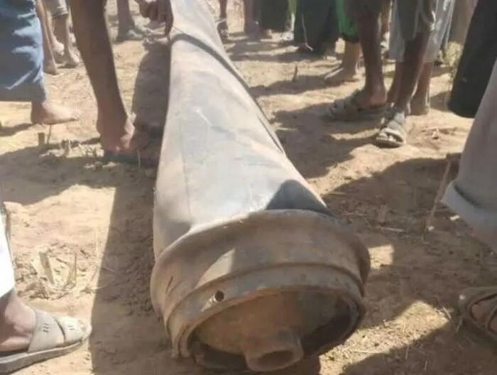 صورة |محاولة فاشلة لإطلاق الحوثيين صاروخ باليستي تسفر عن سقوطه في عمران