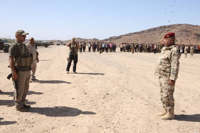 نائب رئيس مجلس القيادة الرئاسي طارق صالح يعزي الدكتور عبدالملك المخلافي