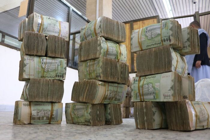 الدفاع والداخلية تكشفان عن أسباب تأخير صرف راتب أغسطس في عدن