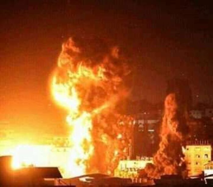 عاجل | #صنعاء تحت قصف عنيف لمقاتلات التحالف وسكان محليون يعلنون تضرر منازلهم