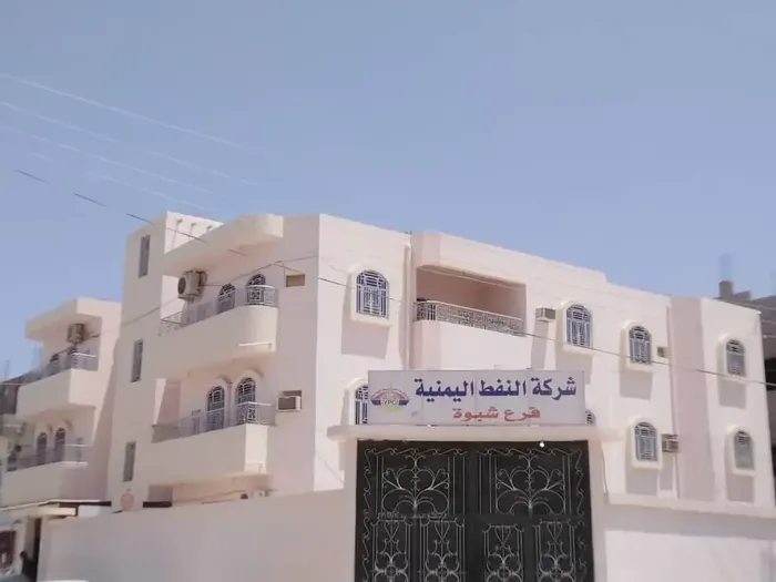 نقابة عمال شركة النفط بشبوة تستأنف إضرابها