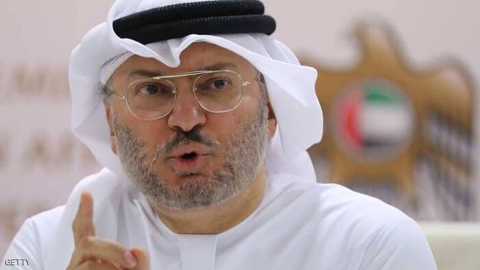 قرقاش ينتقد وقوف حماس إلى جانب الحكومة الإيرانية