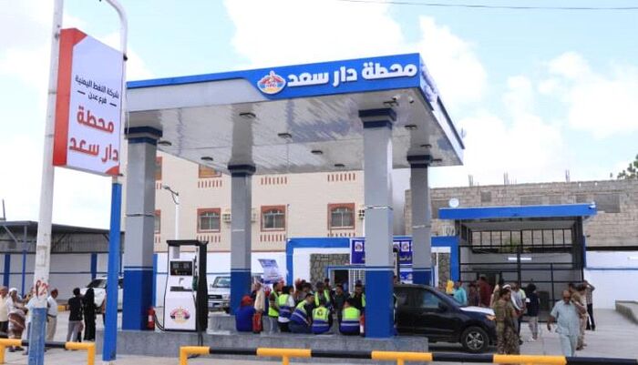 عدن: تخفيض جديد في أسعار البنزين تزامناً مع تعافي الريال اليمني