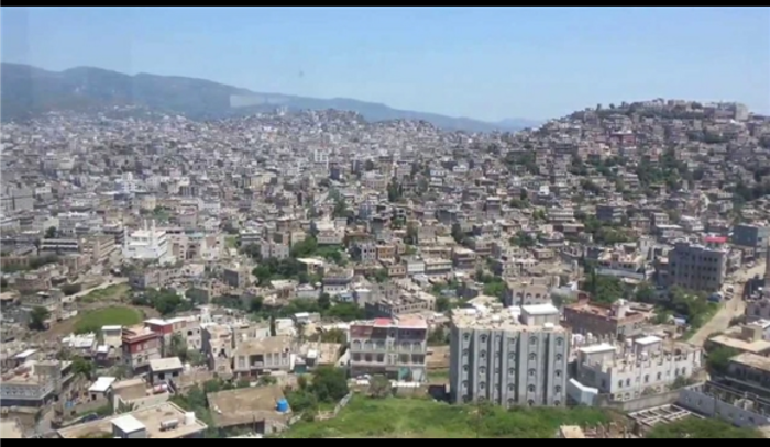 إب | مالكو محال تجارية ينفذون وقفة ضد التعسف الحوثي