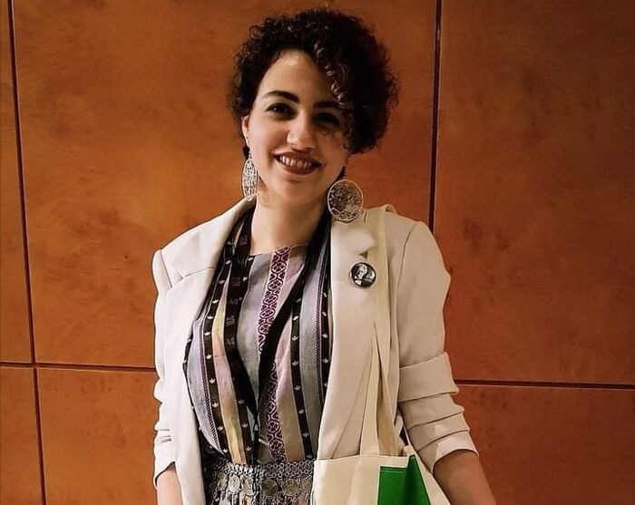 الشباب اليمني… آلة عسكرية في فيلم “في المنتصف” لمريم الذبحاني