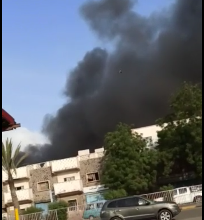 اندلاع حريق هائل في مصنع الاسفنج بعدن