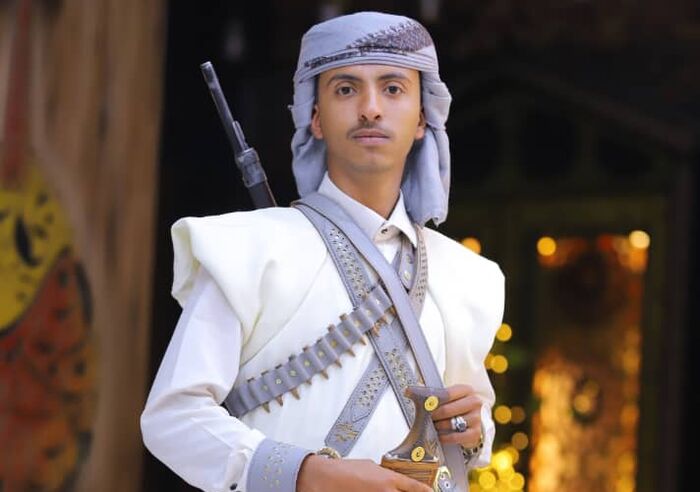 عميران يهنئ آل العرشي بمناسبة زفاف الشاب عدي الطيري العرشي
